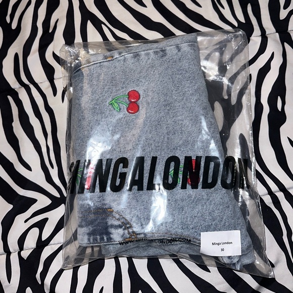 Minga London Cherry Embroidered Denim Mom Jeans - Picture 4 of 4